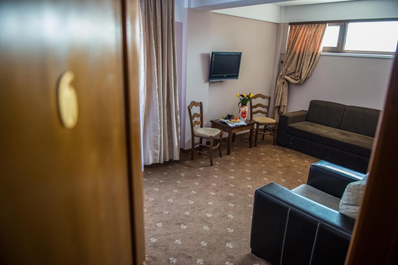 Complex Casa Lux Hotel Botoşani Exterior foto